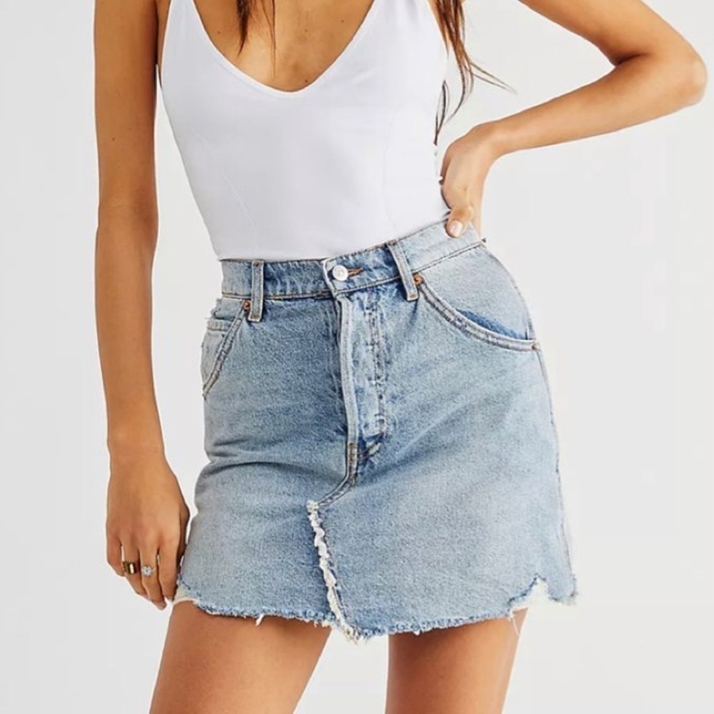 NWT Free People Brea Light Wash Frayed Denim Mini Skirt In Mile High Blue